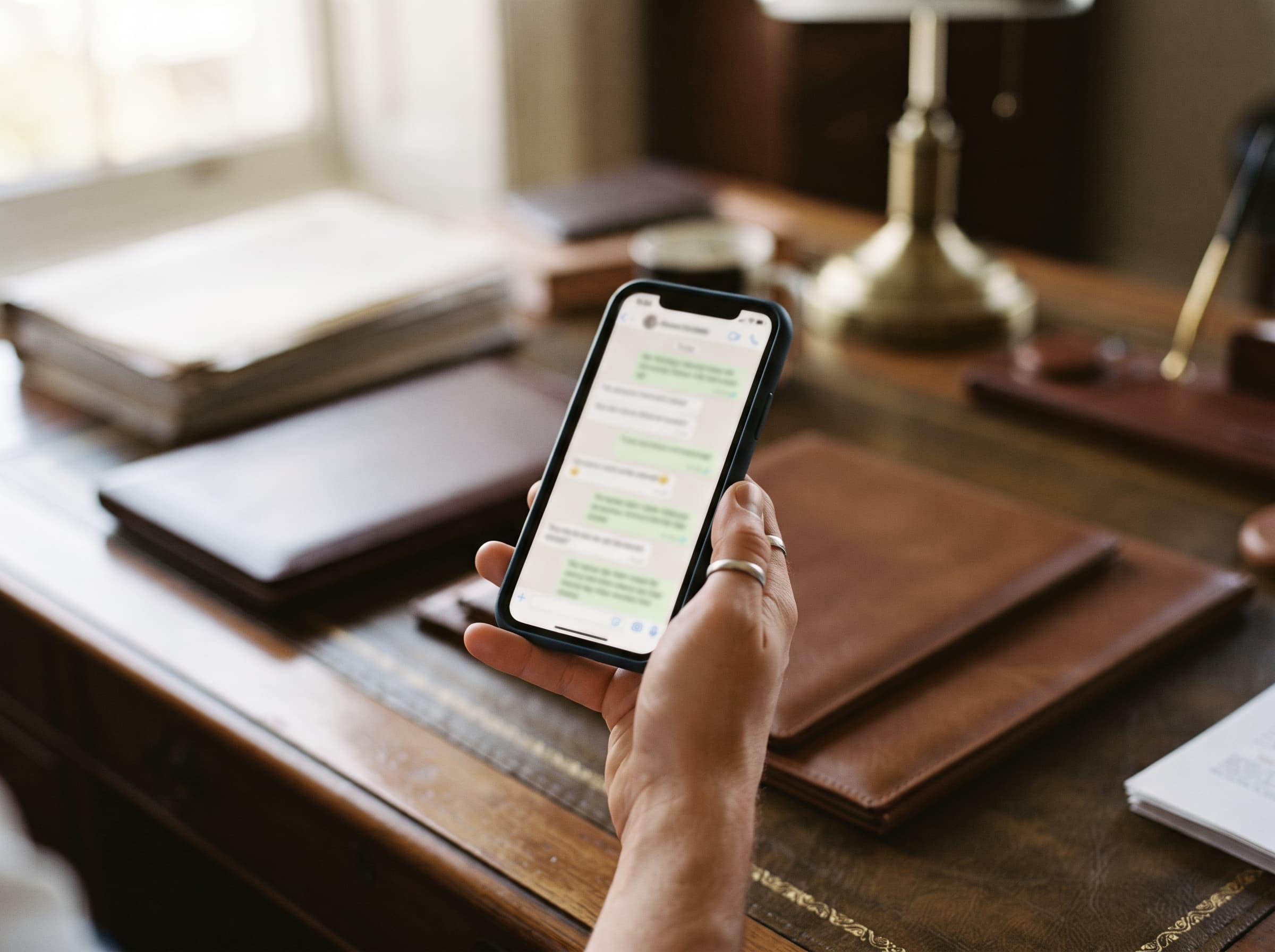 Botón de WhatsApp y formulario para primera consulta